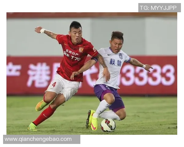 小熊作为足球界新星加盟哪支球队成为球迷热议焦点