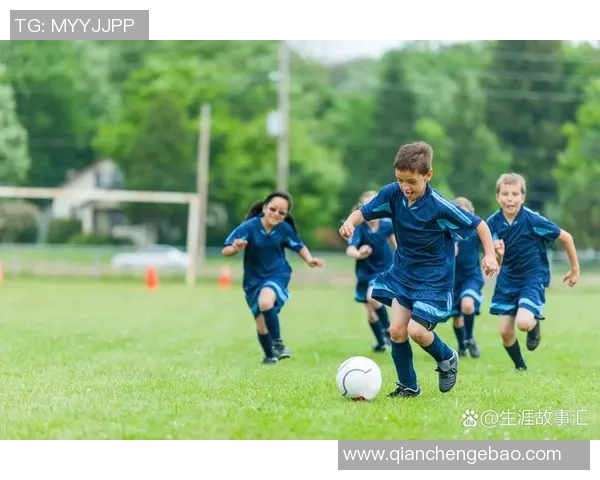 如何训练像球星一样踢足球