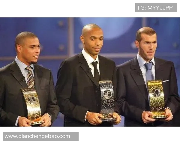 足球巨星合影背后的精彩故事与荣光时刻