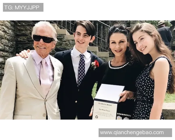 足球星二代颜值大比拼父子同框合影照片集锦