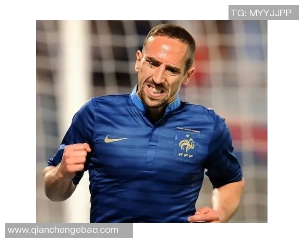 因伤退场的足球球星深度分析 他的受伤对球队的影响与未来复出的前景