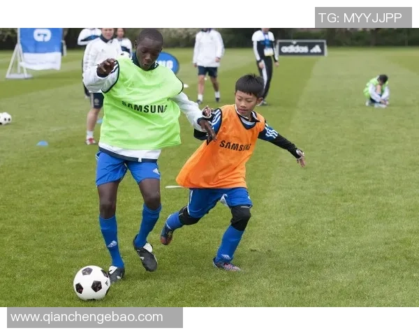 洛扎足球球星拼搏历程展现绿色赛场激情与梦想追逐之路 洛扎足球球星拼搏历程展现绿色赛场激情与梦想追逐之路