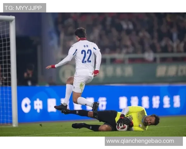 足球场上激情四溢球星原声重现赛场声音与球迷共振的震撼体验